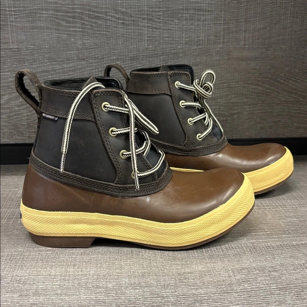 Womens Xtratuf 6" Legacy Lace Boots (Brown) - Size 7 - Picture 4 of 7